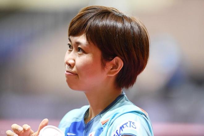 更是在更衣 更是在更衣